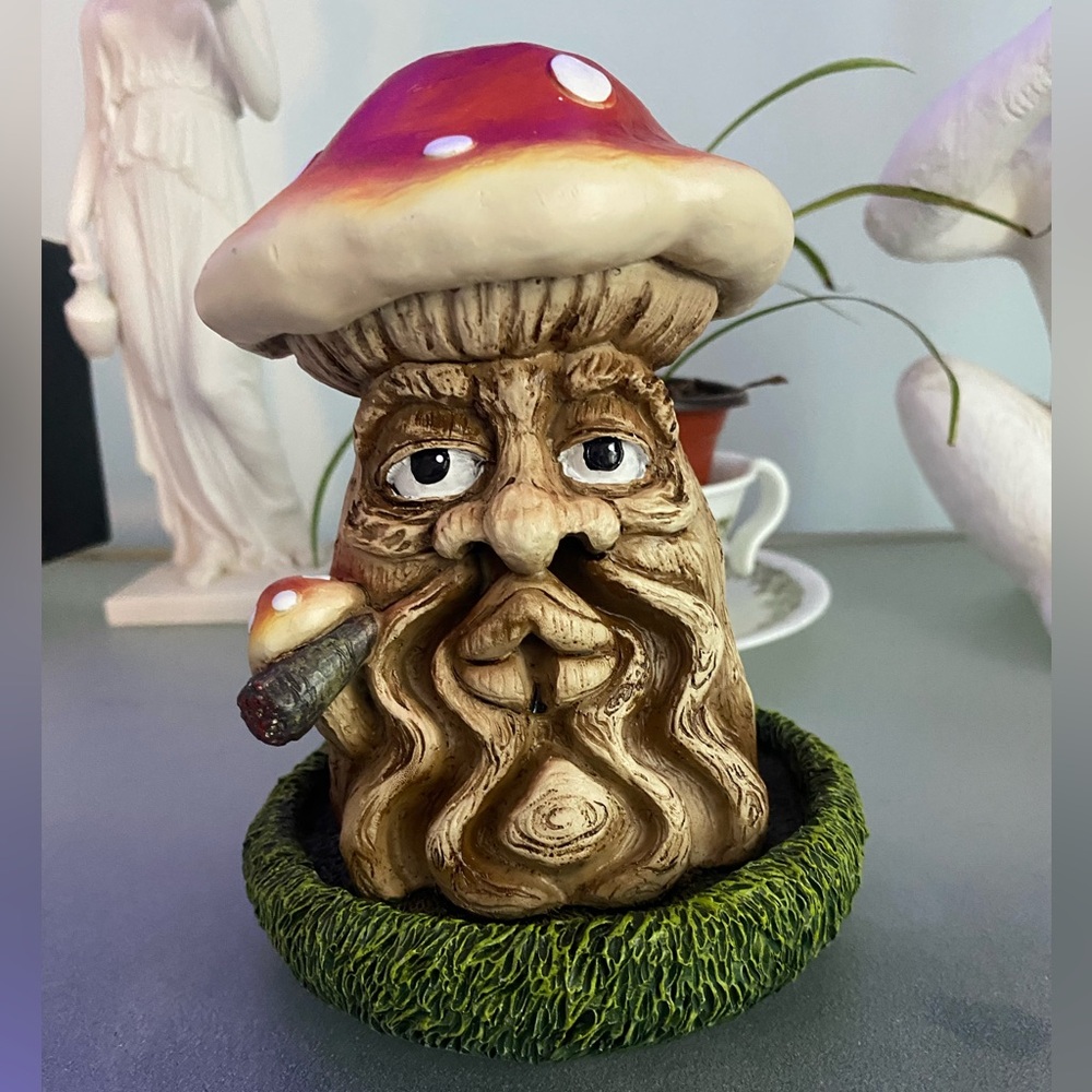 🧙‍♂️ New! Backflow Magic Smoking Mushroom Man Backflow Incense Burner